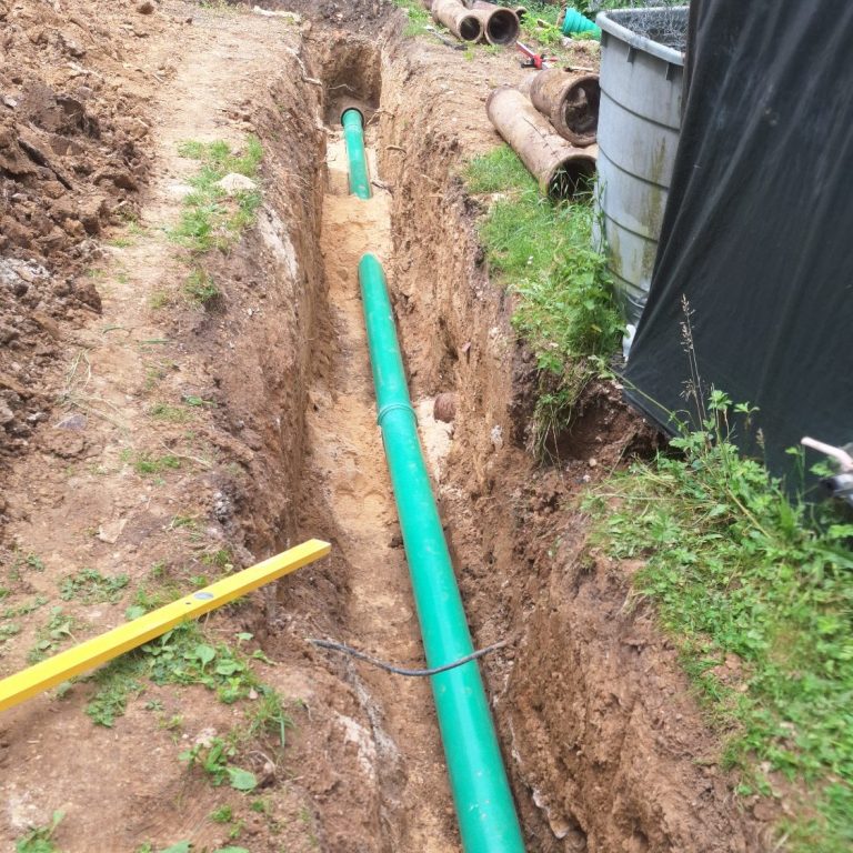 Austausch von alöten Entwässerungsleitungen gegen neue moderne KG2000-Rohre